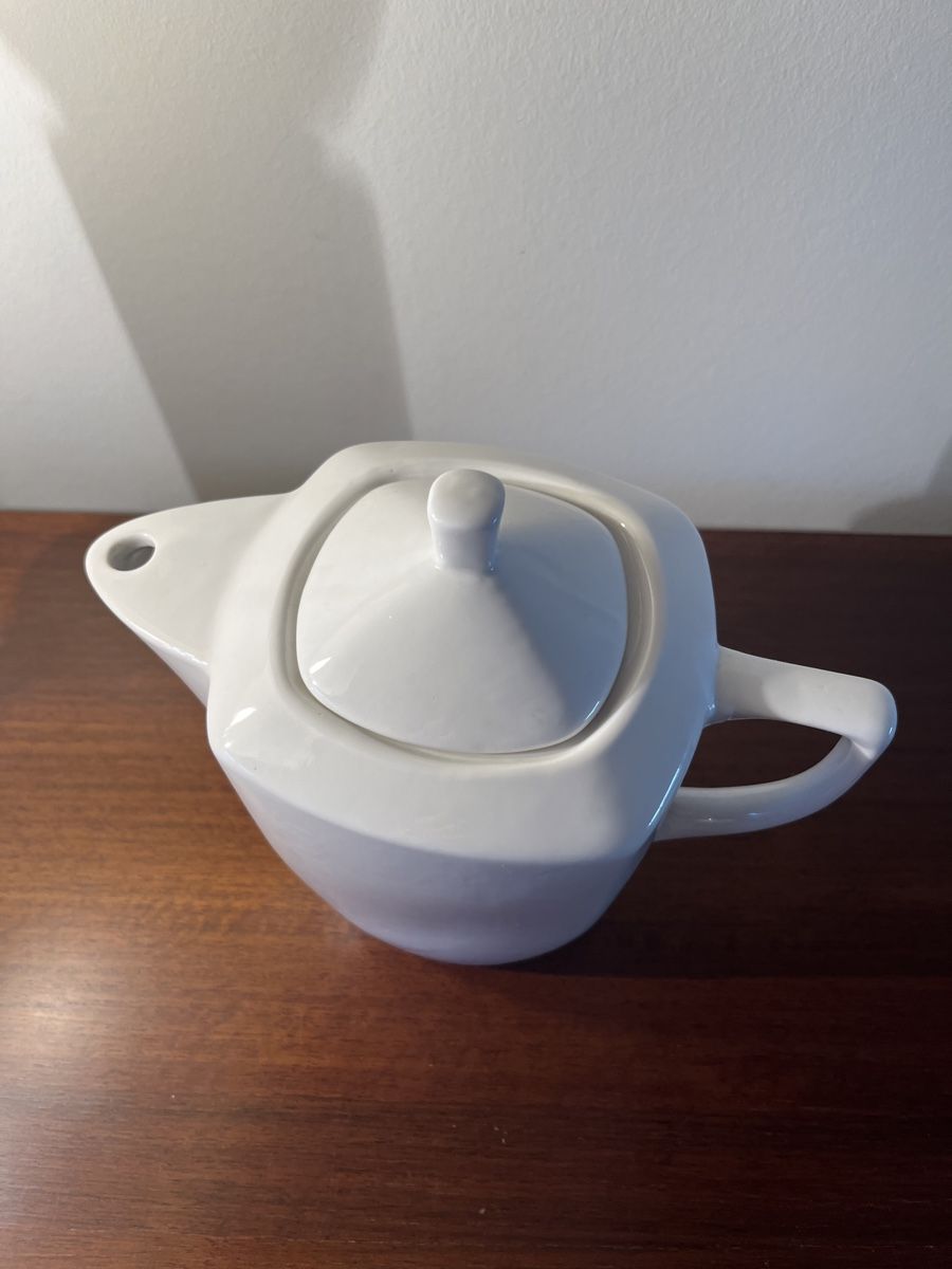 Teekannen: Weisse Teekanne, Keramik, modernes Design – Gebraucht aus Luzern von Jiggy_8898 1