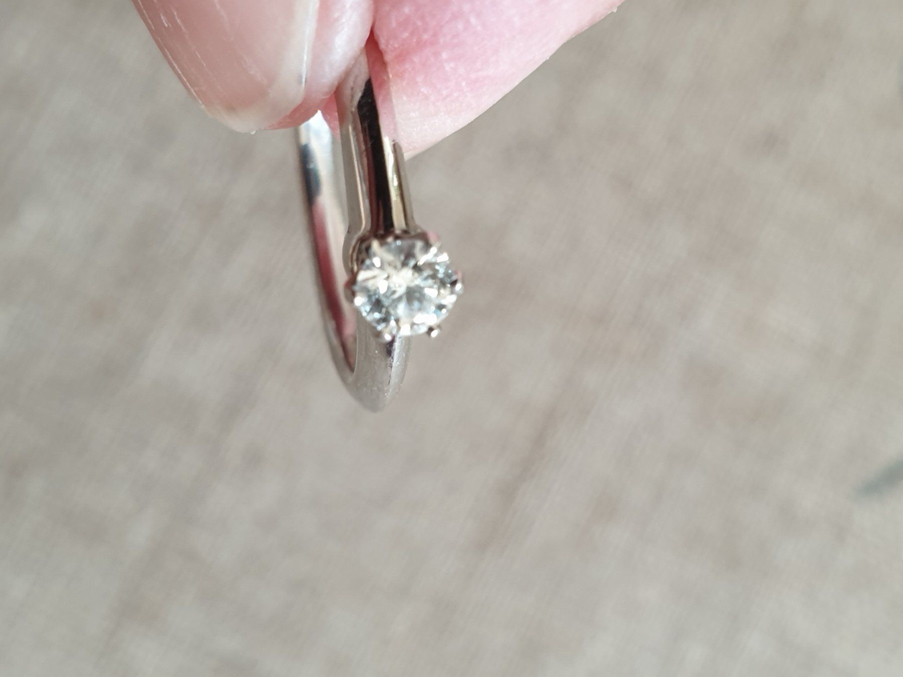 Tiffany & Co. Anelli: Tiffany & Co. Solitärring mit 0.19Ct Diamanten – Usato da Bottmingen venduto da sandy_2