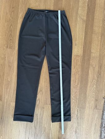 Neue dunkelbraune leichte Hose sehr dehnbar von Zeitlos