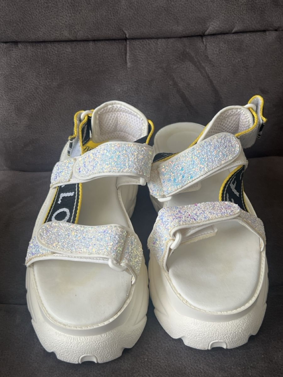 Buffalo Damenschuhe: Buffalo Sandalen weiss Grösse 39 – Gebraucht aus Geroldswil von leo_x9p8 1