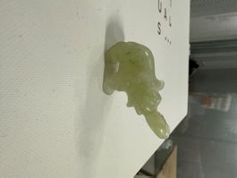 Dekorative Elefantenfigur aus grünlichem Naturstein – handge