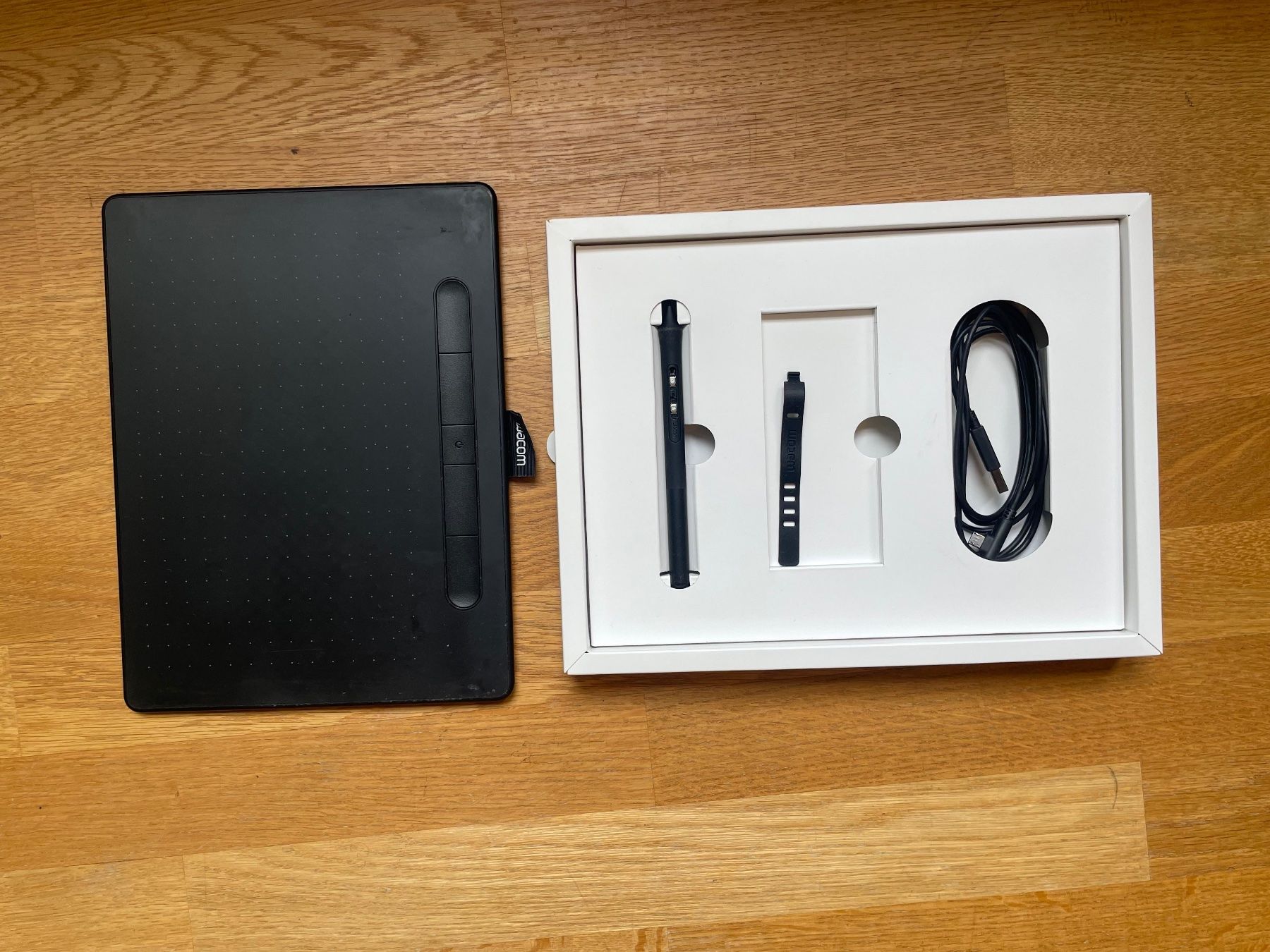 Wacom Tablet PC: Wacom Grafiktablett Intuos M Bluetooth – Usato da Bern venduto da respublica 1