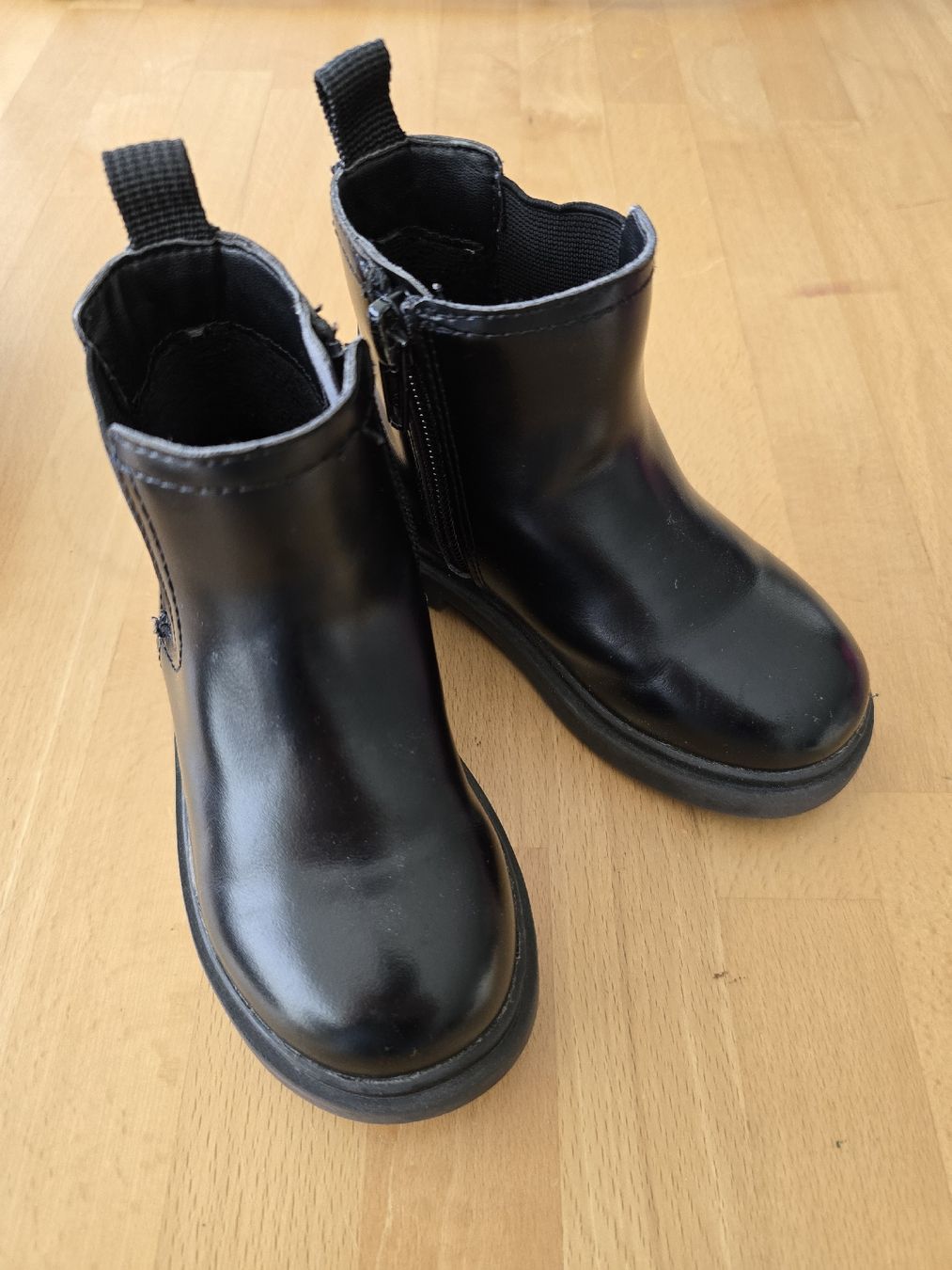 H&M Chaussures garçon: Kinder Stiefeletten Gr 23 – D'occasion à Seedorf UR par Kali_fornia