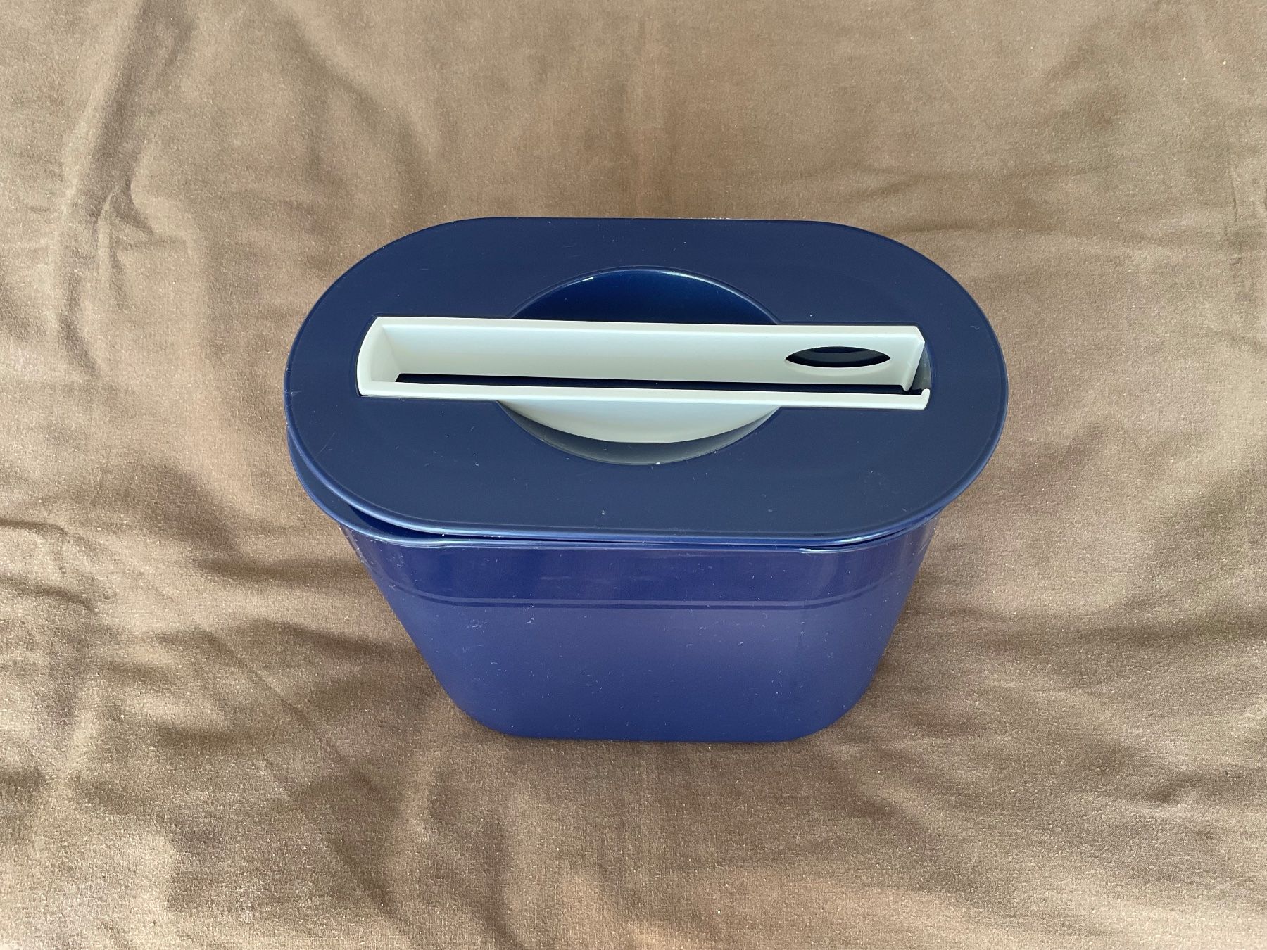 Tupperware Contenitori & Simili: Eiswürfelbehälter, Eiskönig, Tupperware, 2 Liter, 5-teilig – Usato da Regensdorf venduto da Polo101 1