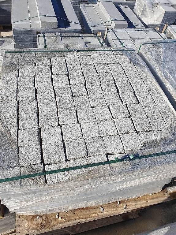 Rivestimenti per pavimenti: Pavés en granit – Usato da Corsier-sur-Vevey venduto da hel_lvr5 3