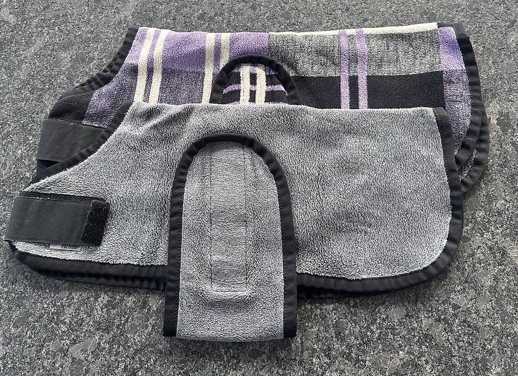 Abbigliamento: Fleece Hundemantel sehr warm – Usato da Wahlen b. Laufen venduto da Spiri_Nemo