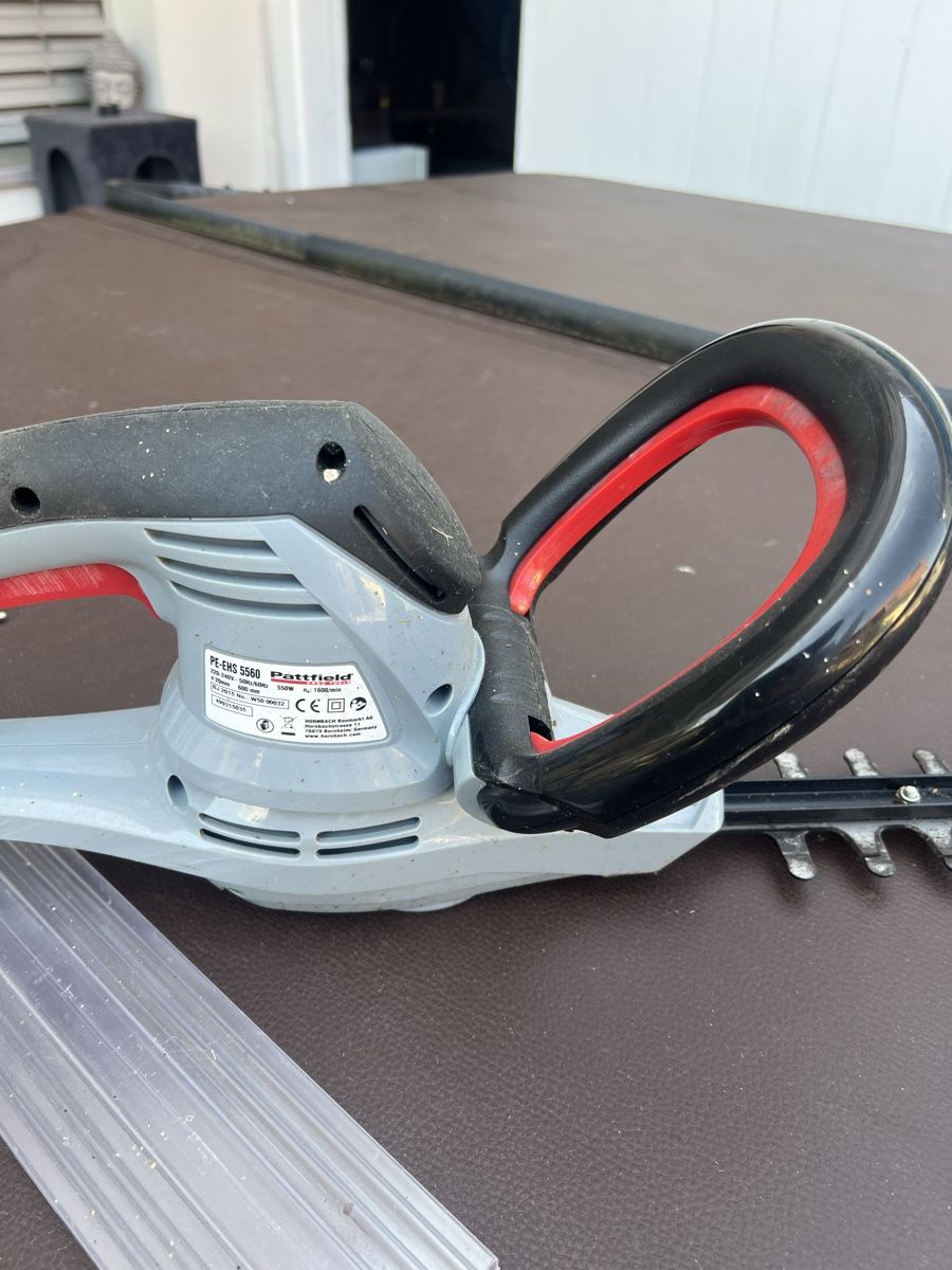 Tutti gli attrezzi: Pattfield PE-EHS 5560 Elektro Heckenschere – Usato da Zauggenried venduto da Mr-Jackman 3