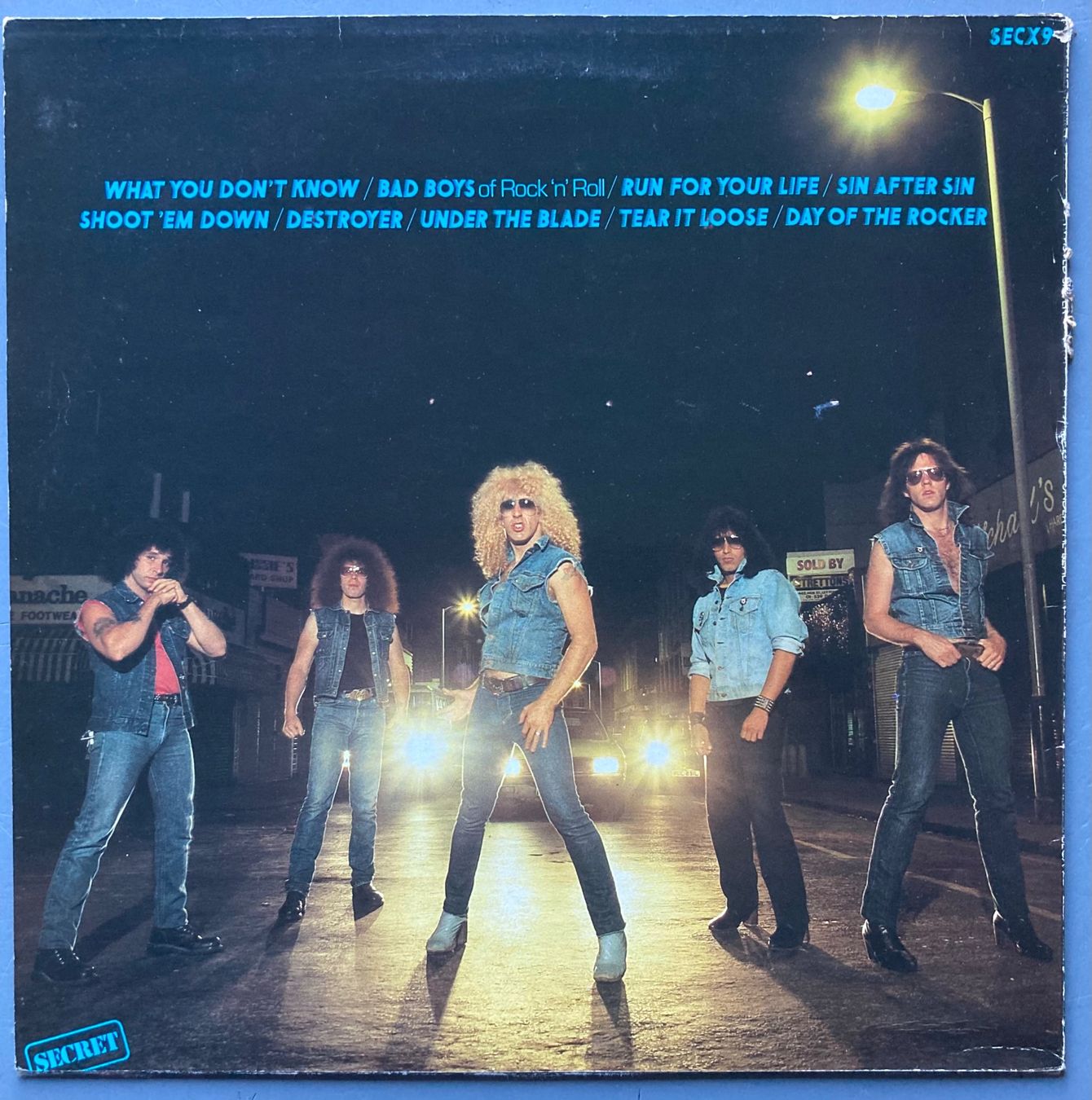 Vinyles: TWISTED SISTER - UNDER THE BLADE – D'occasion à Poliez-Pittet par Newtown-Records 1