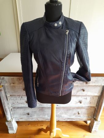 neue Redskins Lederjacke . M . im Bikerstil. schönes Blau .