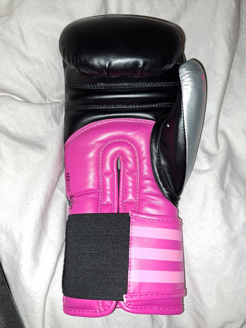Adidas Handschuhe & Handstulpen: adidas Boxing Handschuhe women – Gebraucht aus Wetzikon ZH von secondhandsfashion 1