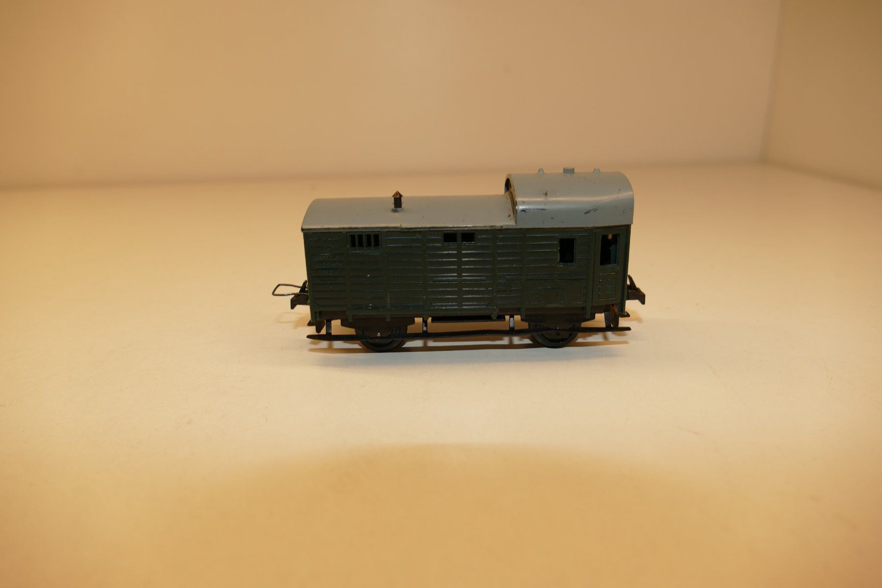 Trix Modelleisenbahnen: Trix Express H0: DB Packwagen – Gebraucht aus Niederhasli von rail-duerst 3