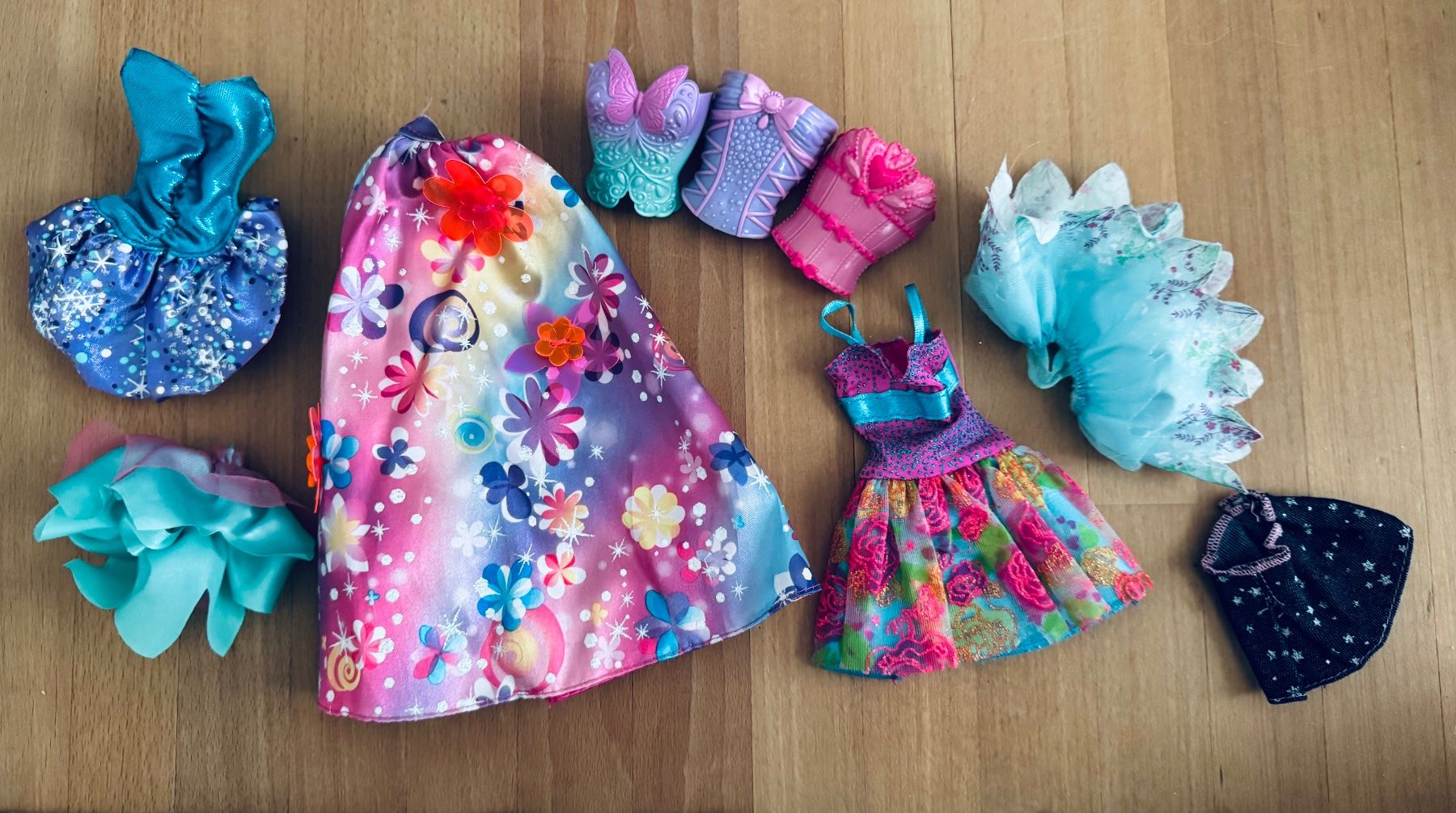 Giocattoli: Barbie Kleider – Usato da Bettwil venduto da bellis_perennis_222
