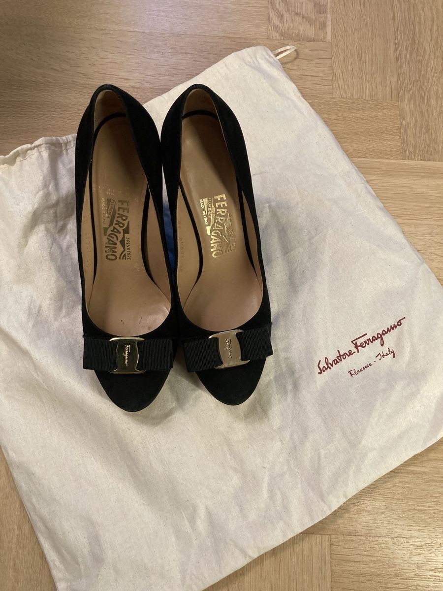 Salvatore Ferragamo Scarpe da donna: Ferragamo Wedges Black Suede Size 7.5C – Usato da Zürich venduto da Maki333 7