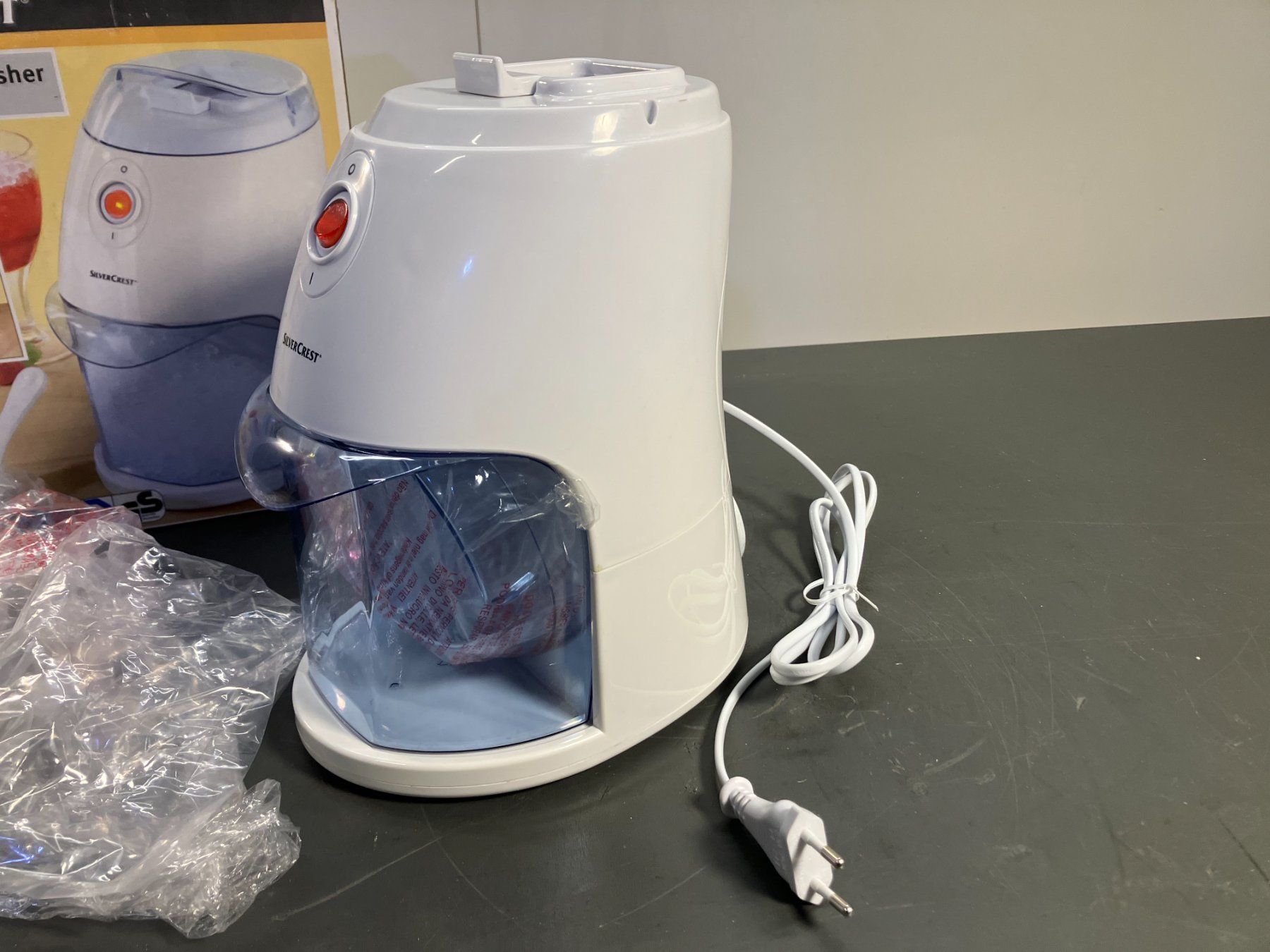 SilverCrest Küchengeräte: Silver Crest El. Eiscrusher 60W / 400g Eisbehälter ab 1.- – Gebraucht aus Lichtensteig von Buy24International 2
