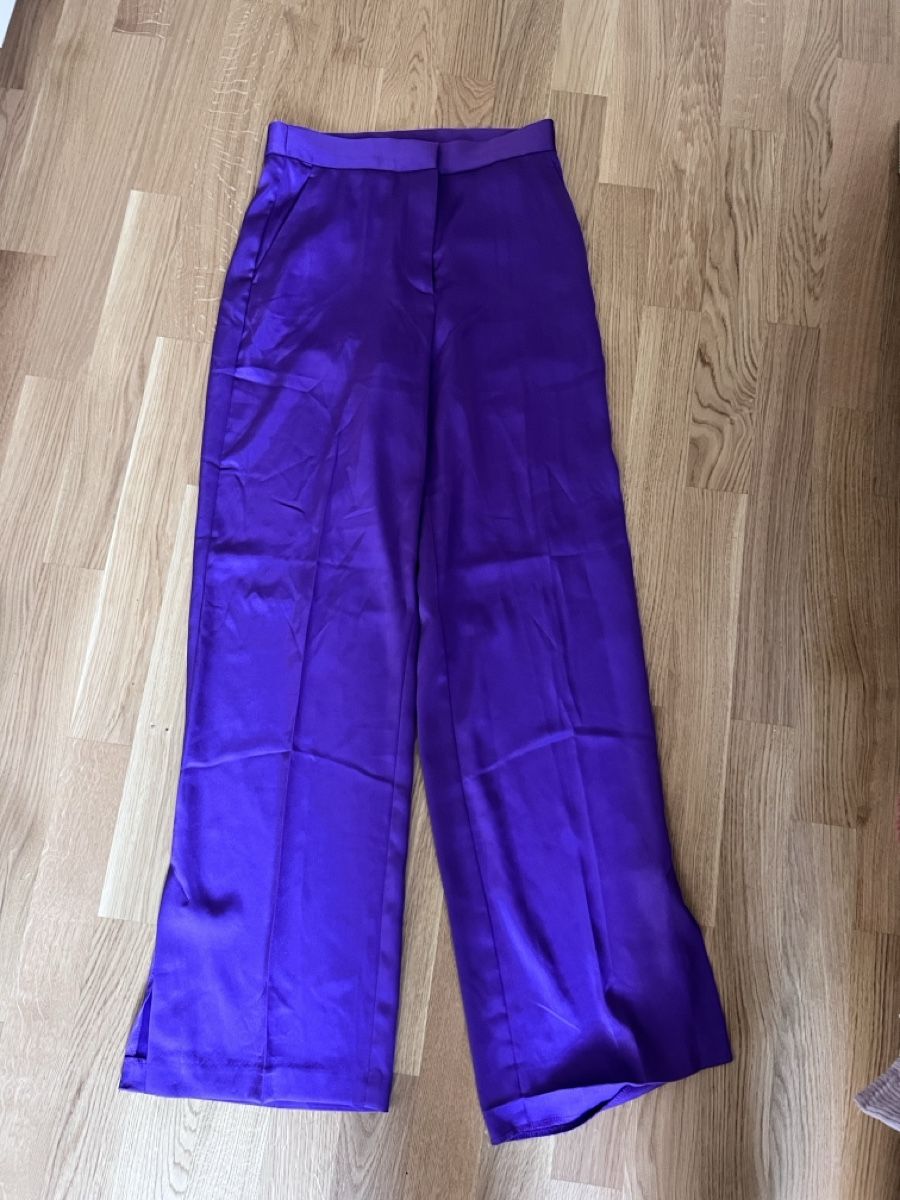 H&M Pantaloni: Hosen Lila Grösse – Usato da Zürich venduto da Mira1310
