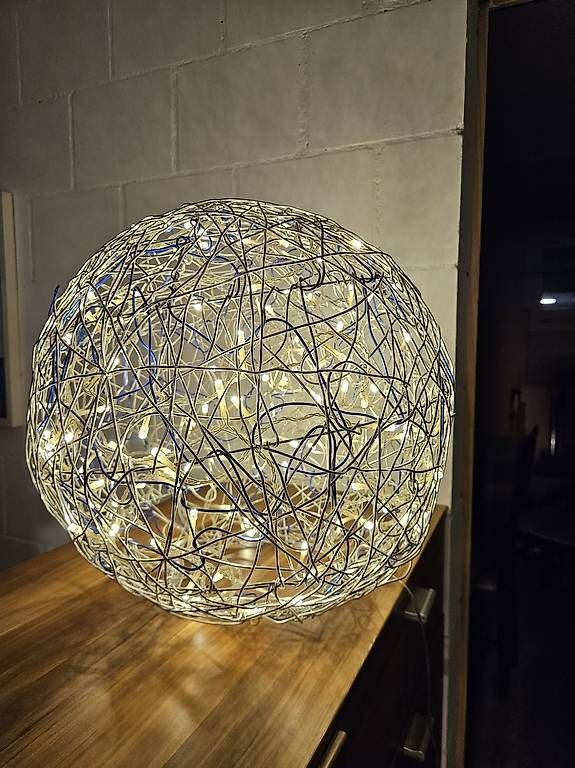 Lampes: Drahtkugel 40cm beleuchtet – D'occasion à Scherz par pac_tw6k