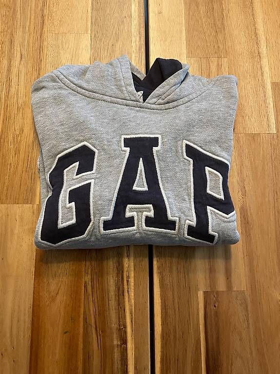 Gap Pullover & Sweatshirts: Pull à capuche Gap - 104 – Neu (gemäss Beschreibung) aus Estavayer-le-Lac von bess-