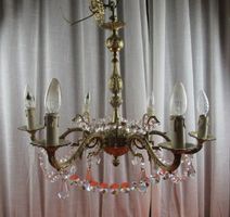 Antiker Kronleuchter mit Kristallbehang – ca. 1950–1960