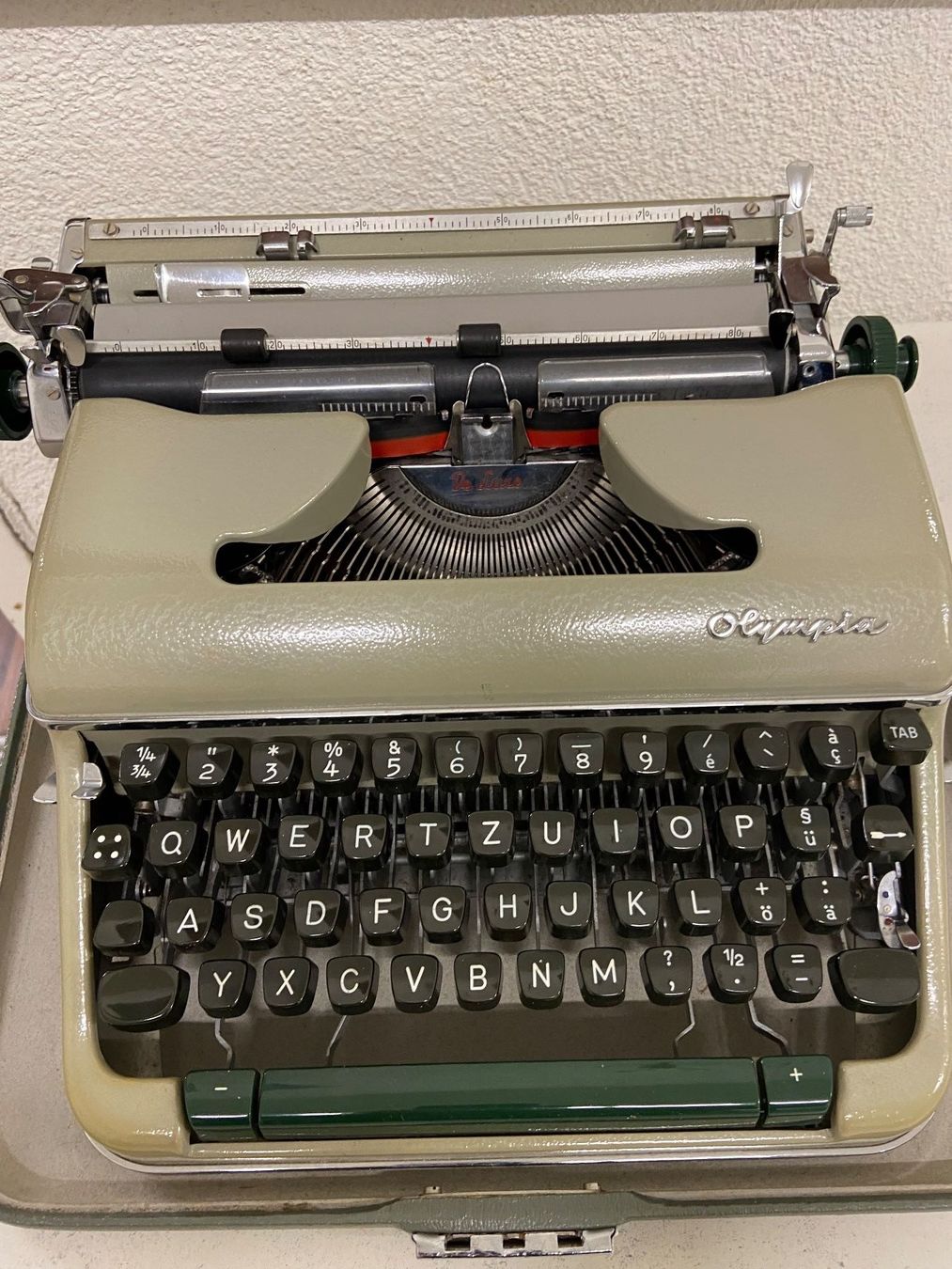 Macchine da scrivere: OLYMPIA DE LUXE SCHREIBMASCHINE – Usato da Dietikon venduto da brocki-eyra 5