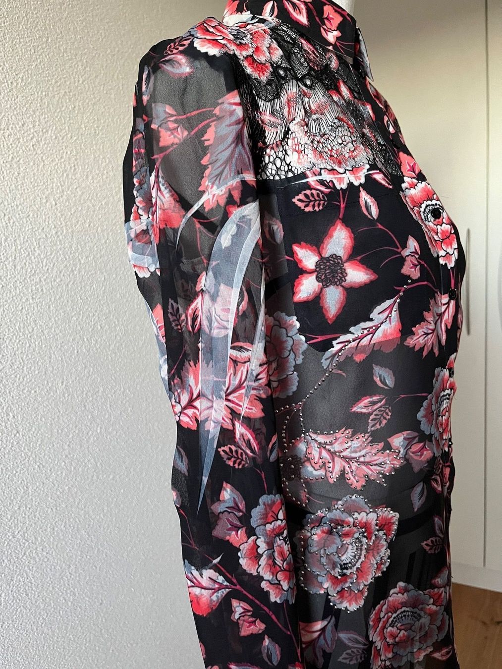 Guess Camicette: Guess Bluse Grösse XS – Nuovo (secondo la descrizione) da Grafstal venduto da fynesong 2
