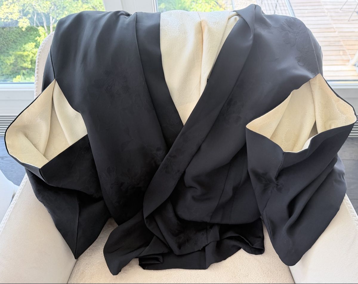 Art international: Black Kimono Jacket Floral Pattern Silk Blend Size M – Neuf (Voir description) à Zollikon par houseofsamar 2