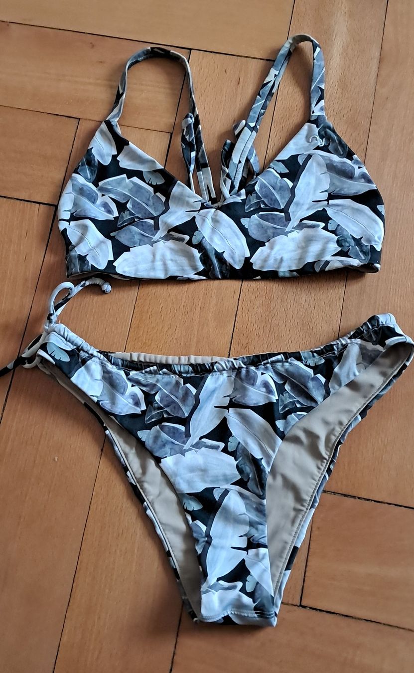 Badekleider & Bikinis: Oy Surf Bikini Set Blättermuster M  – Gebraucht aus Basel von Bluepirat