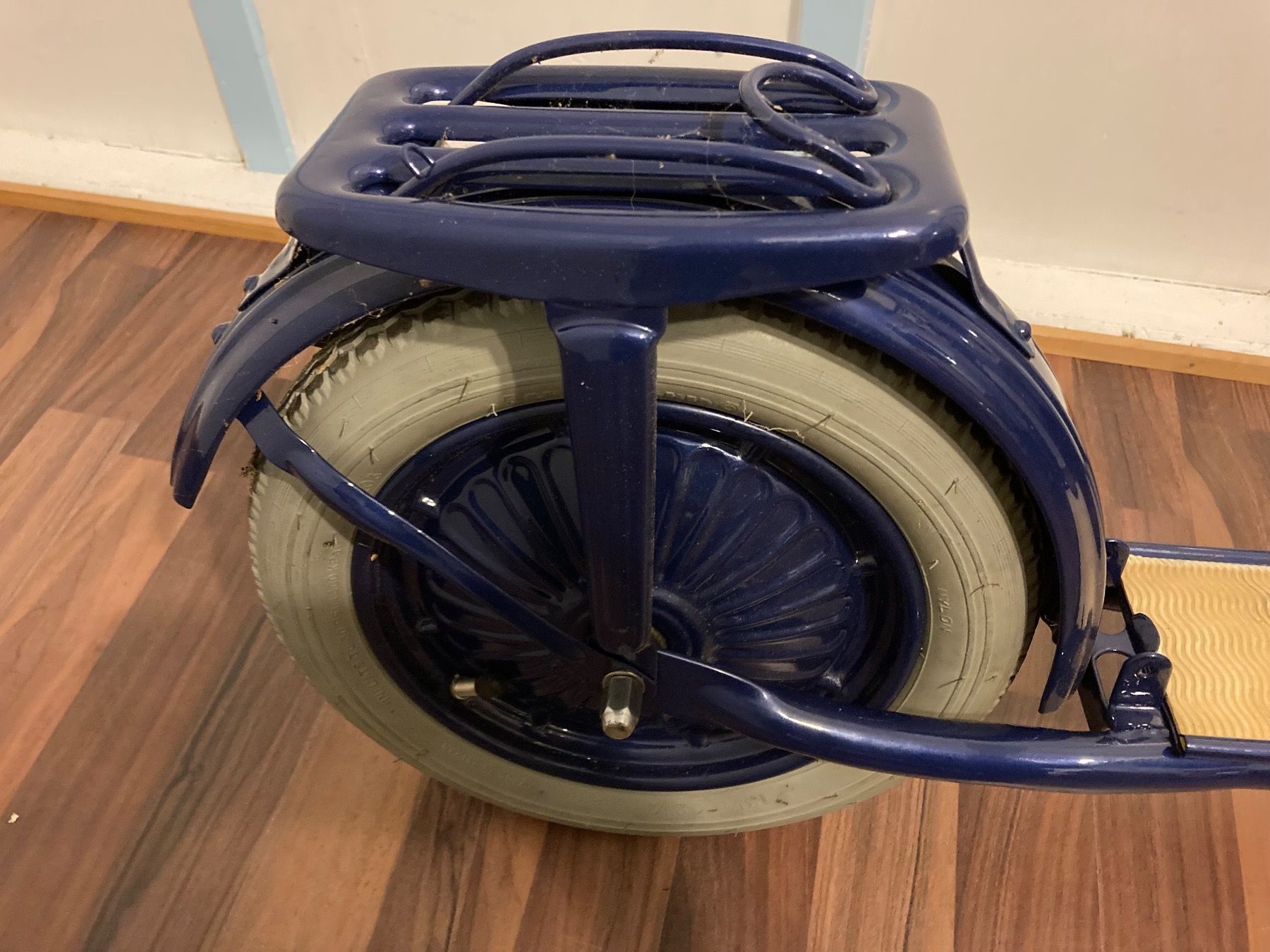 Veicoli per bambini: Retro Trottinett / Tretroller – Usato da Belp venduto da Siruz 3
