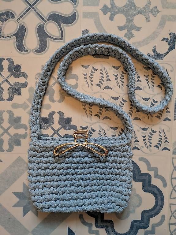 Borse da donna: Gehäkelte Handtasche, hellblau – Usato da Schwyz venduto da Magdalena86