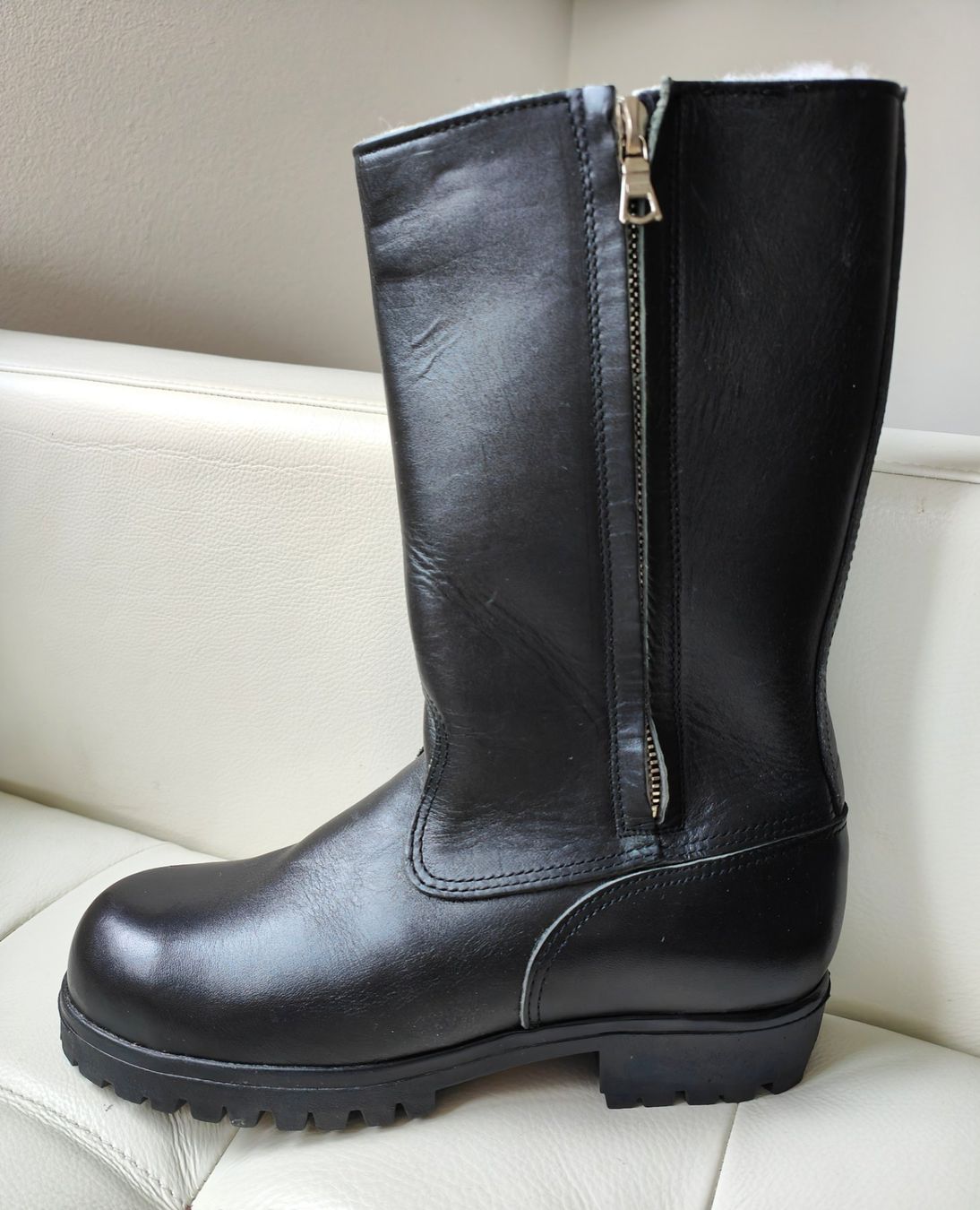 Scarpe da uomo: Stuco Sicherheits-Winterstiefel mit Lammfellfutter / Gr. 41 – Nuovo (secondo la descrizione) da Lachen SZ venduto da PizBuin35