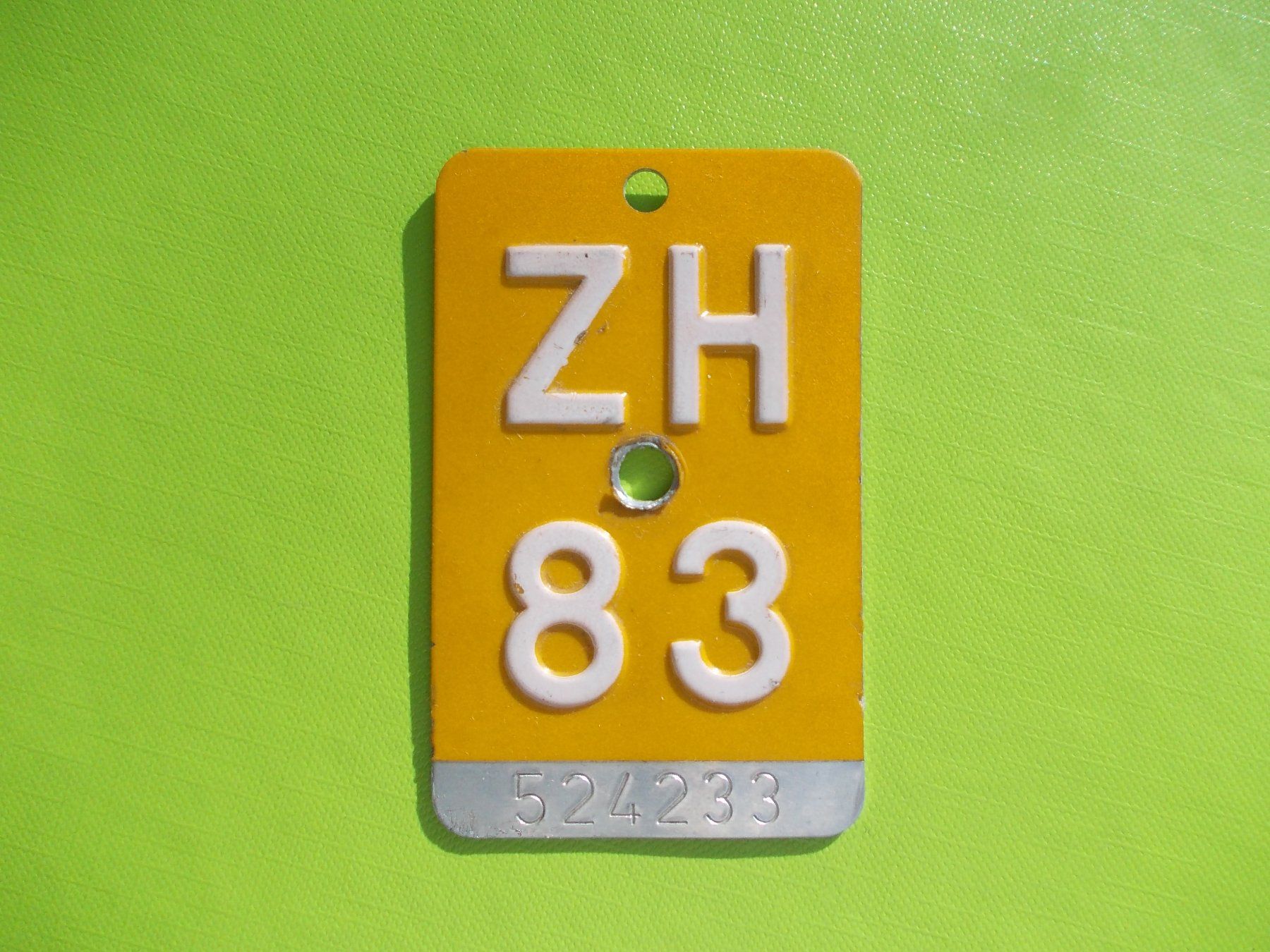 Insegne: Velonummer / Mofanummer / Töfflinummer ZH 83 – Usato da Gsteigwiler venduto da HORMIGA21