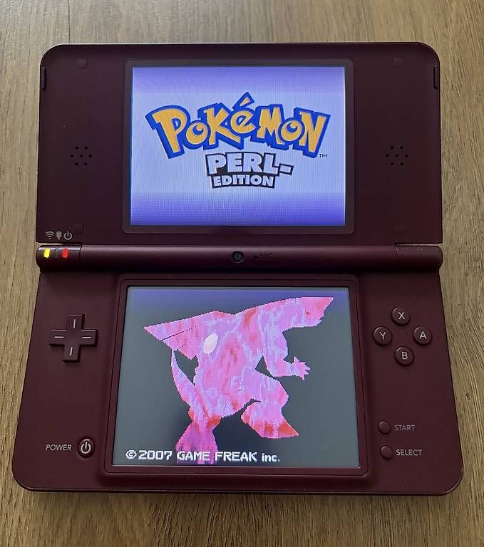 Nintendo Konsolen: Nintendo DSiXL - Rotwein – Gebraucht aus Glattpark(Opfikon) von Beubeu44 1