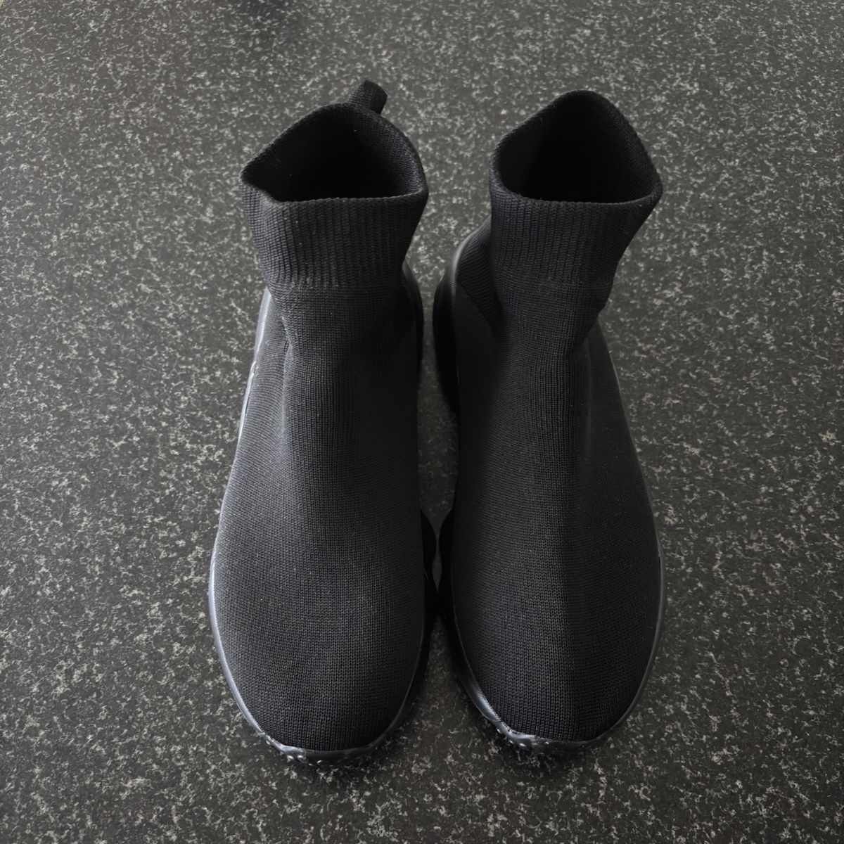 Scarpe da uomo: Schwarze Sneaker-Socken Schuhe, Grösse 40/41 – Nuovo (secondo la descrizione) da Basel venduto da ukhtyy 1