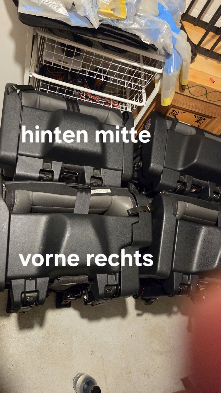Ford Tutti pezzi di ricambio auto: Ford Tourneo Custom V362 Mittelsitz – Usato da Bülach venduto da RogerWeile 1