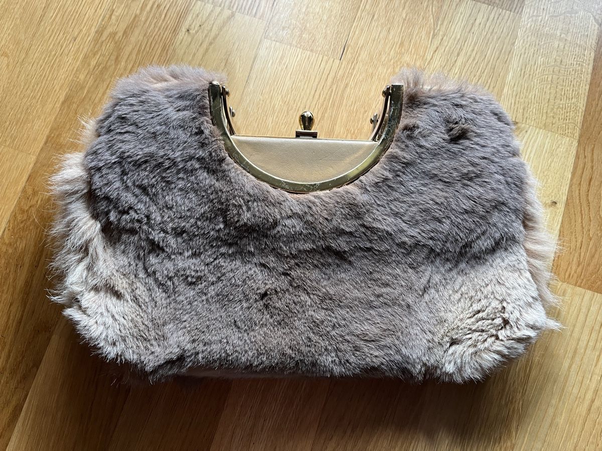 Borse da donna: Chic Fur Handbag with Golden Handle – Usato da Kreuzlingen venduto da Hildah 2