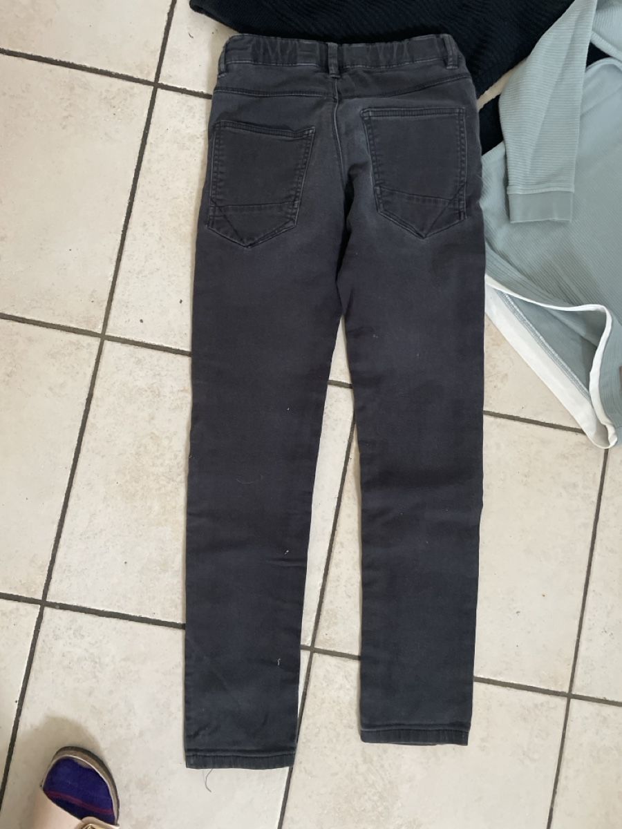 Kleiderpakete & -sets:  2 Pullover und 1 Hose Chapter Young Gr.146/152 – Gebraucht aus Obergerlafingen von cabo4 3