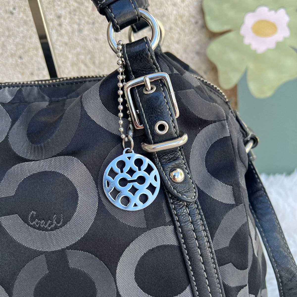 Coach Taschen für Damen: Schwarze Coach Handtasche mit Muster, neuwertig! – Gebraucht aus Eggenwil von CNSRVINTAGE 2