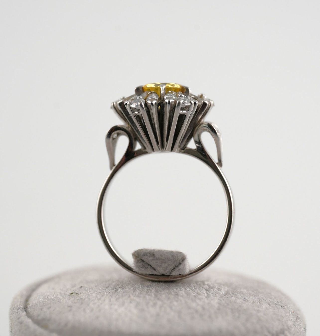 Anelli: Weissgoldring mit Diamanten – Usato da Basel venduto da Vip24 3