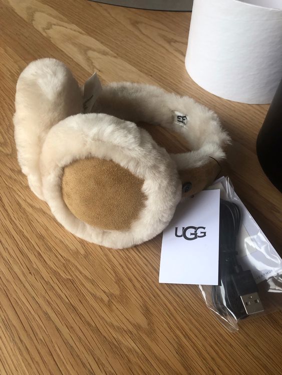 UGG Wireless Sheepskin Earmuffs/Headphones (Chesnut) Kaufen auf Ricardo