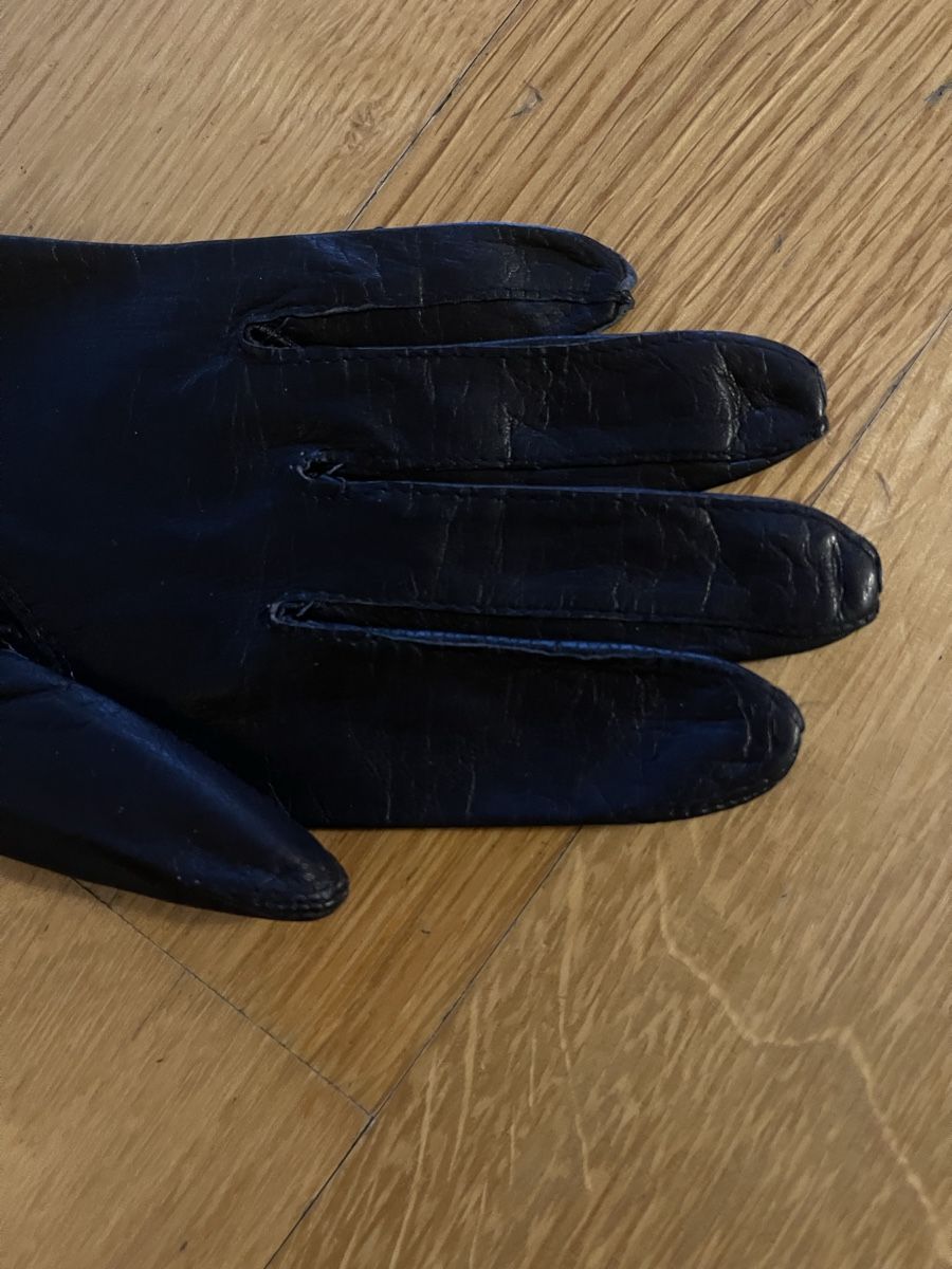 Guanti & manicotti: Handschuhe Schwarze Lederhandschuhe mit Lochmuster Gr. 7 – Usato da Rüschlikon venduto da leo_mwz2 2