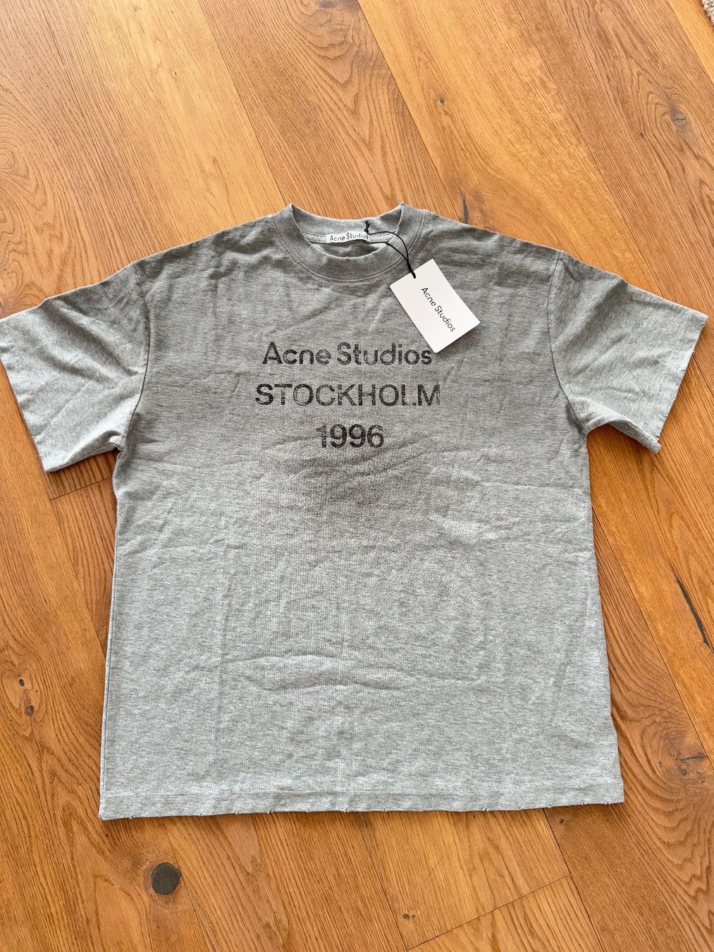 Acne Studios T-Shirts: Acne Studios T-Shirt Gr. M, grau – Neu (gemäss Beschreibung) aus Triesen von atos87