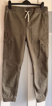 Super Cargohose von H&M, in olivgrün, Grösse 170, Top!