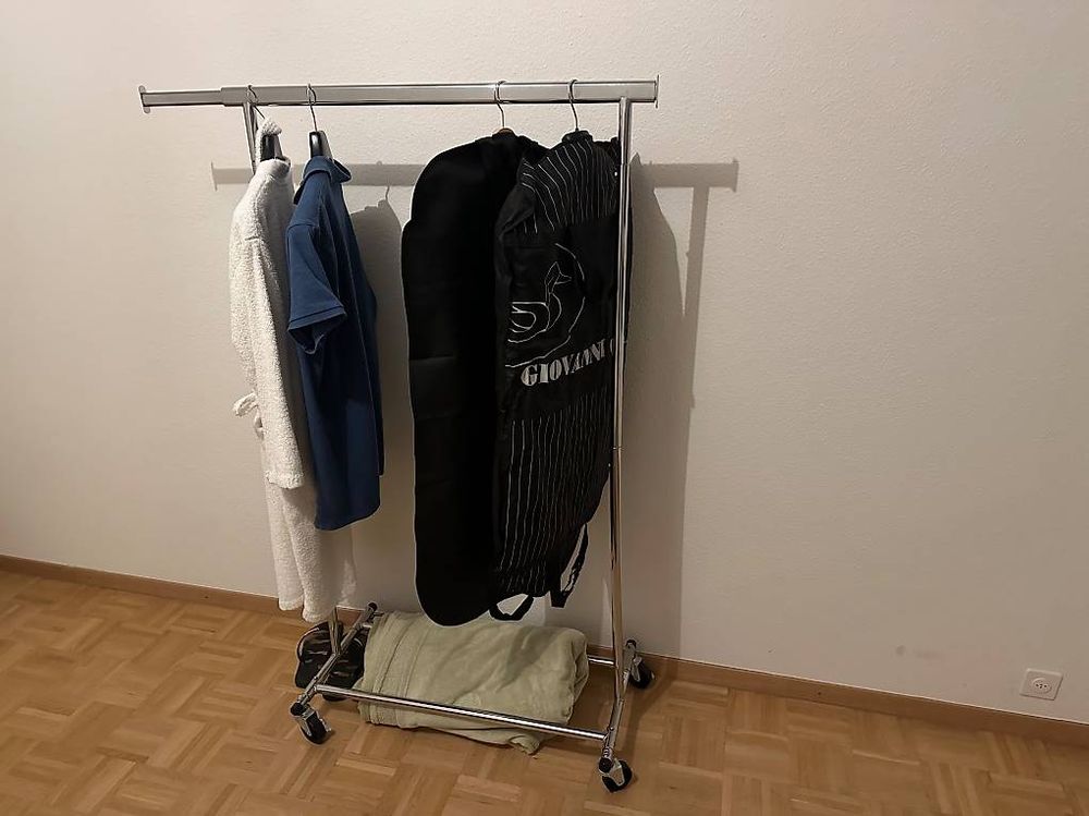 M MZG Portant à Vêtements Roulant Robuste à 3 Niveaux, Portant En Fil Métallique Pour Suspendre Les V Tements De Placard M Tal Avec 1 Tringle Et Crochets Lat Raux