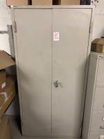 2-türiger Metallschrank (Lot 585) 8108 Dällikon