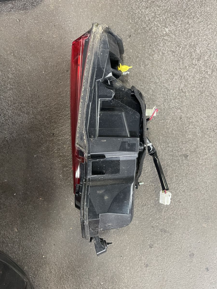 Lexus Tutti pezzi di ricambio auto: Heckleuchte links  Lexus NX 300h JG:2016 – Usato da Altbüron venduto da Garage-Bulak 1