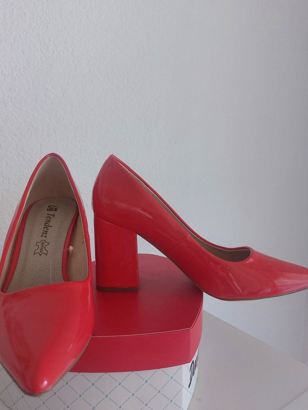 Damenschuhe: Schuhe Gr. 36, rot, NEU – Neu (gemäss Beschreibung) aus Au ZH von mar_6z5k 1