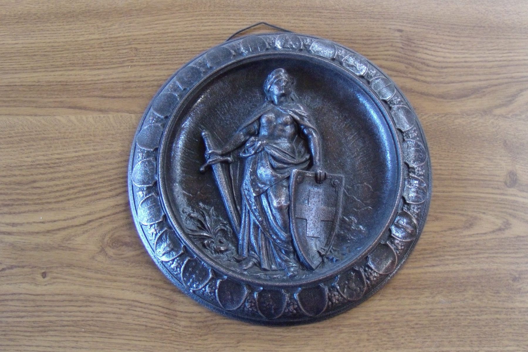 Figuren: Helvetia Relief 28cm – Gebraucht aus Lützelflüh-Goldb von bea_62gv