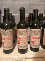 Lot de 22 Bouteilles Petrus 1962 pour deco