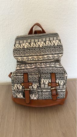 Rucksack mit Muster + Lederdetails