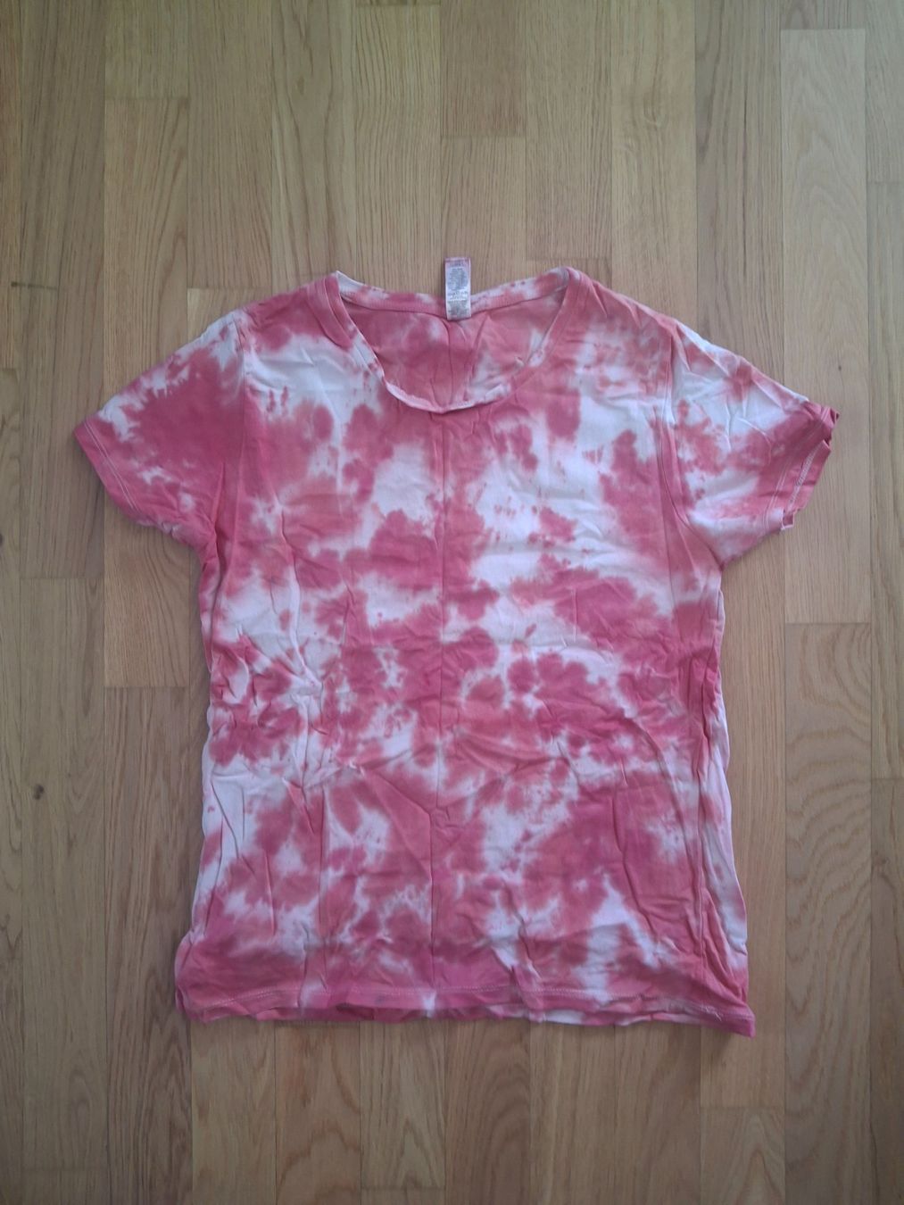 T-shirt: Batik T-Shirt – Nuovo (secondo la descrizione) da Luzern venduto da gab_726g