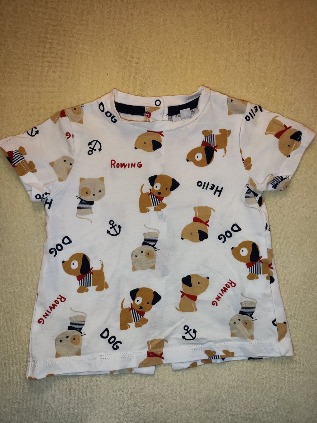 Chemises, Tops & T-shirts: T-Shirt gr. 74 – D'occasion à Reinach BL par chilller92